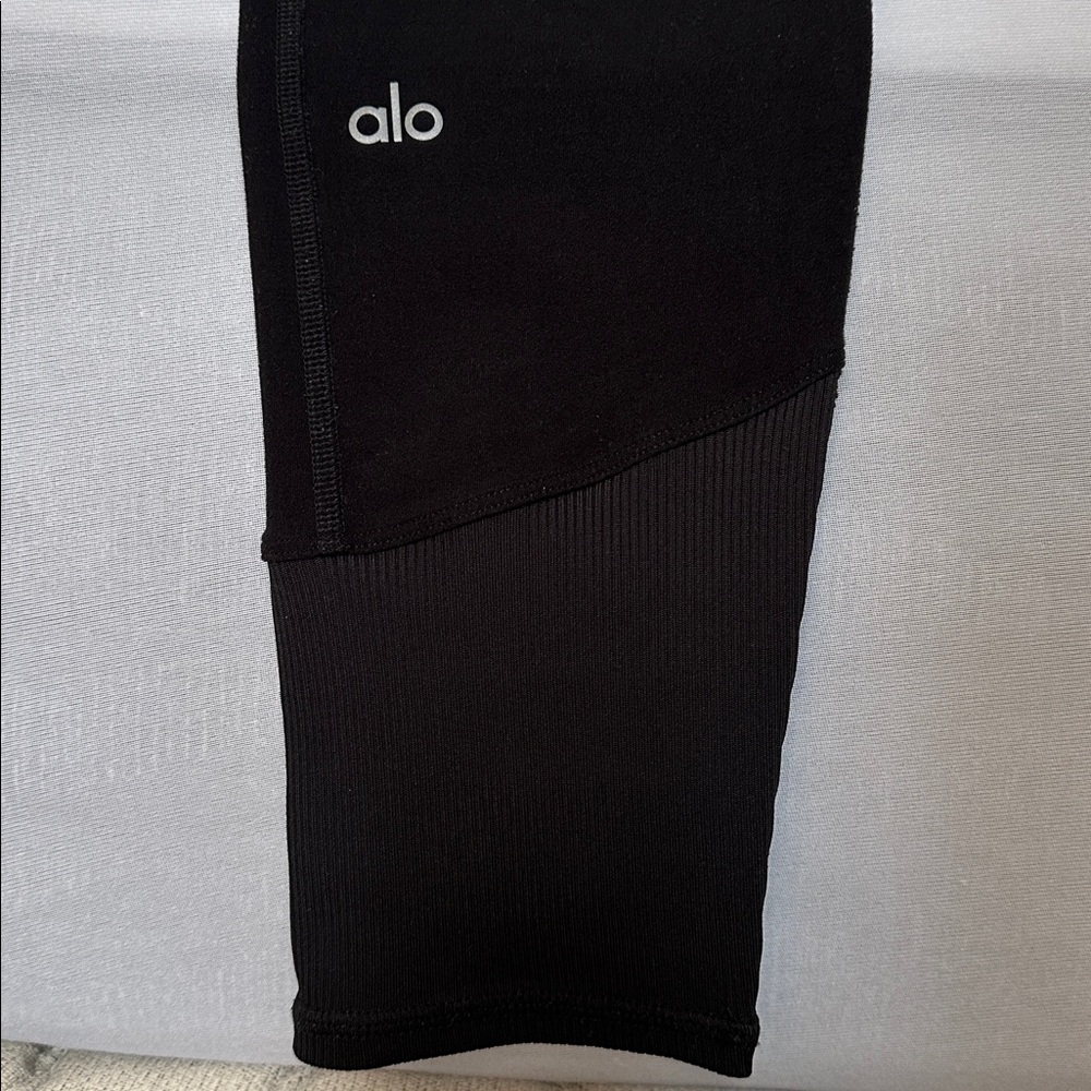 ALO Yoga High-Waist Alosoft Lounge Legging - Picture 7 of 7